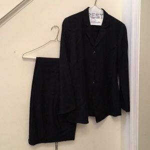Women’s Petite Sophisticate navy blue suit Size 8